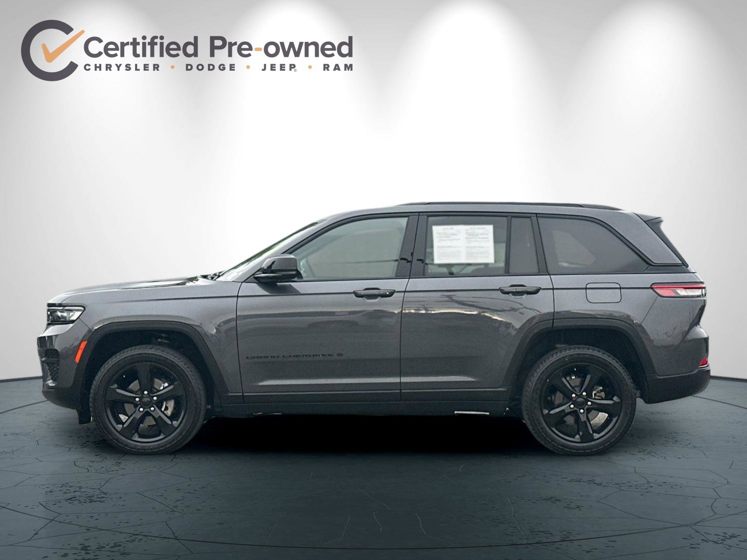 Used 2023 Jeep Grand Cherokee Altitude AWD/4WD image 7