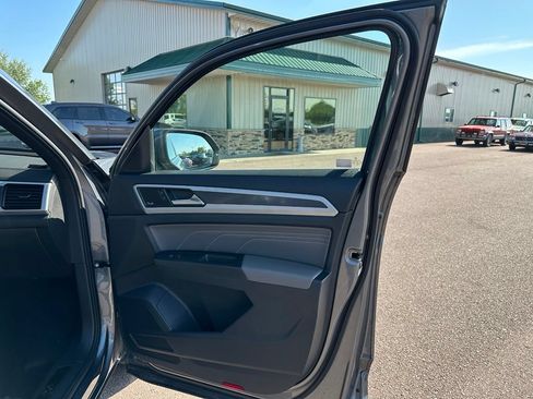 Used 2023 Volkswagen Atlas Cross Sport SEL Premium R-Line AWD/4WD image 29