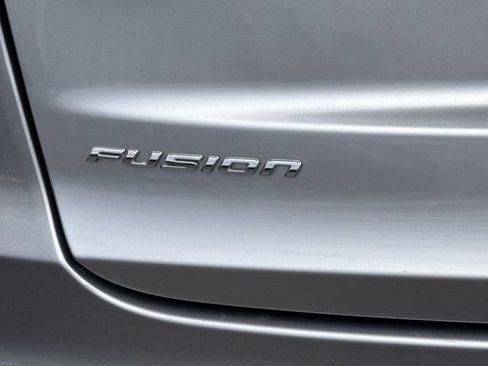 Used 2020 Ford Fusion SE FWD image 9