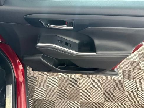 Used 2022 Toyota Highlander XLE AWD/4WD image 23
