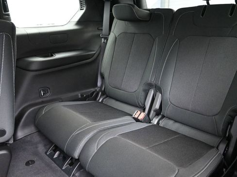 New 2025 Jeep Grand Cherokee L Laredo image 28