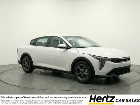 Used 2025 Kia K4 LXS image 1