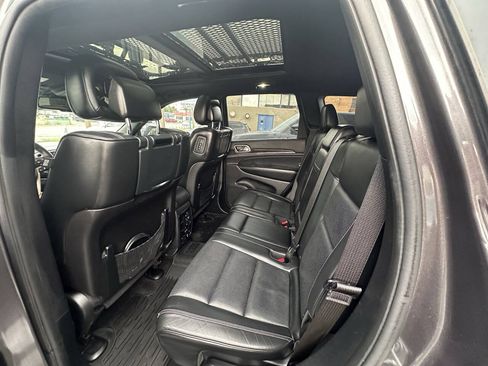 Used 2015 Jeep Grand Cherokee Overland w/ Advanced Technology Group AWD/4WD image 18