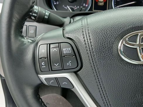Used 2018 Toyota Highlander Limited FWD image 53