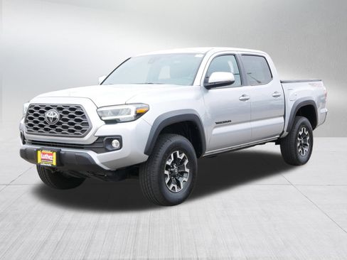 Used 2022 Toyota Tacoma TRD Off-Road image 3