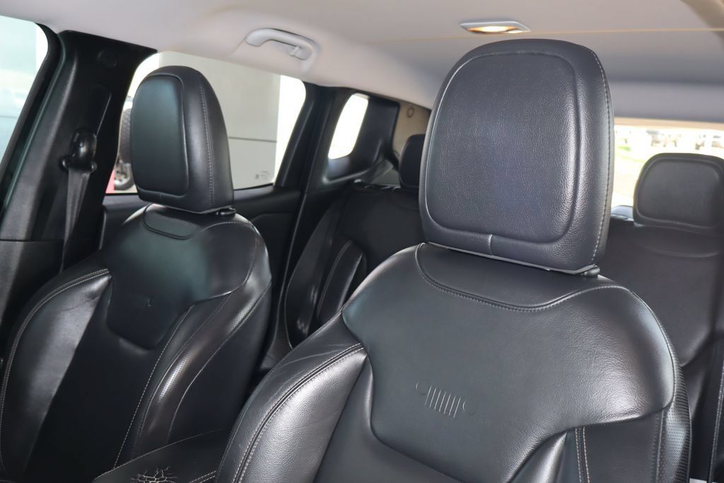 Used 2017 Jeep Renegade Limited FWD image 16