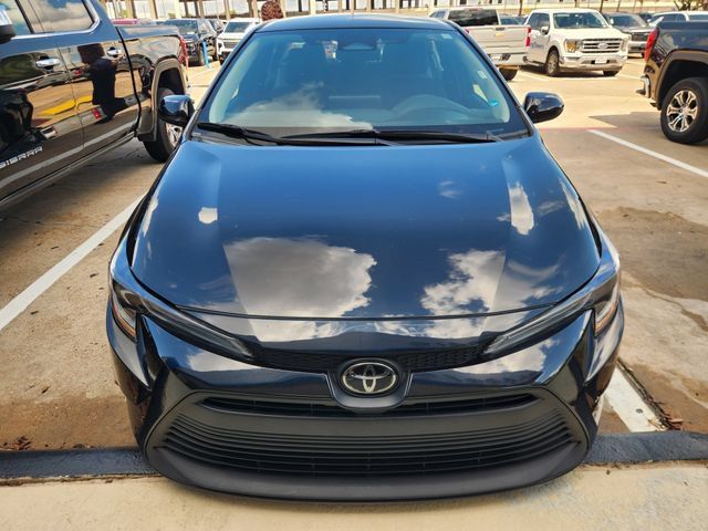 Used 2025 Toyota Corolla LE FWD image 2