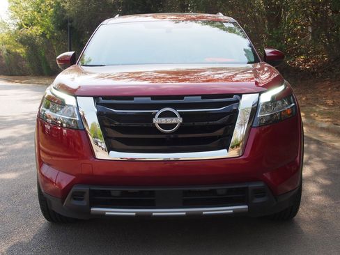 Used 2024 Nissan Pathfinder SL w/ SL Premium Package image 2