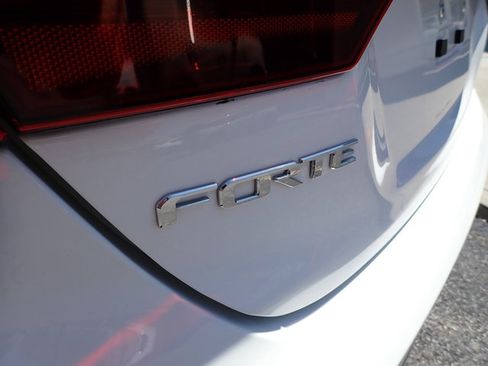 Used 2020 Kia Forte LXS FWD image 4