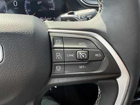 Used 2023 Jeep Grand Cherokee Altitude image 38