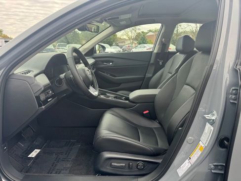Used 2024 Honda Accord Touring image 9
