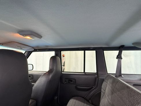 Used 2000 Jeep Cherokee Sport image 32