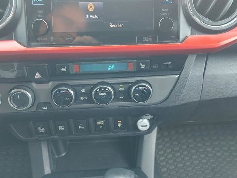 Used 2016 Toyota Tacoma SR5 AWD/4WD image 12