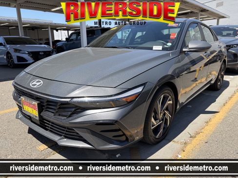 Certified 2025 Hyundai Elantra Limited FWD image 1