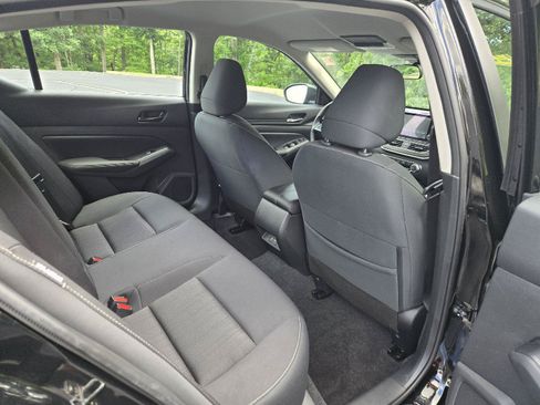 Used 2025 Nissan Altima 2.5 SV FWD image 26