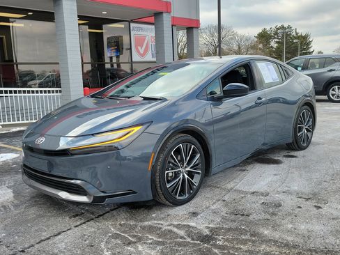 Used 2024 Toyota Prius XLE image 2