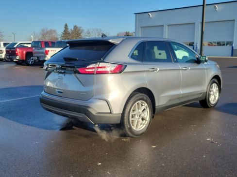 Used 2023 Ford Edge SEL w/ Convenience Package image 4