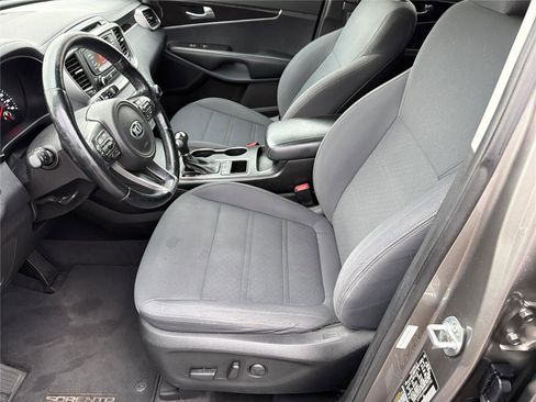 Used 2016 Kia Sorento LX w/ LX Convenience Package image 9
