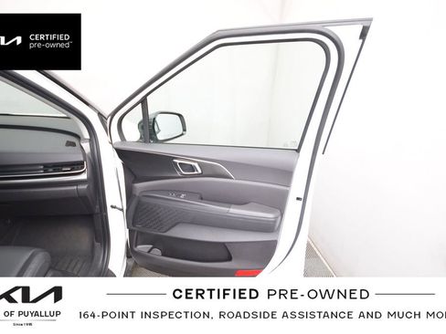 Used 2025 Kia Carnival SX Prestige image 16
