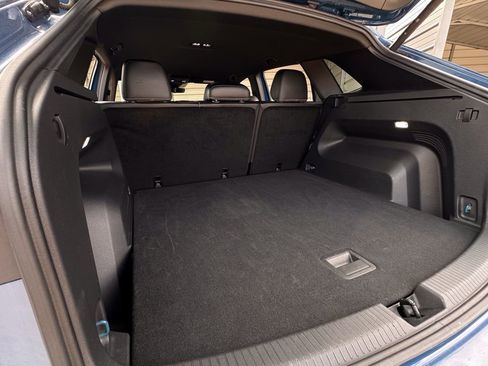 Used 2025 Volkswagen Atlas Cross Sport SE image 25