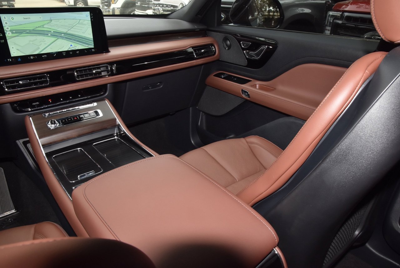 New 2027 Lincoln Aviator Reserve w/ Jet Appearance Package RWD image 18