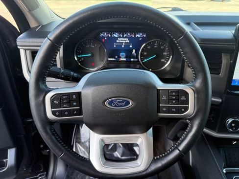 Used 2022 Ford Expedition XLT image 21