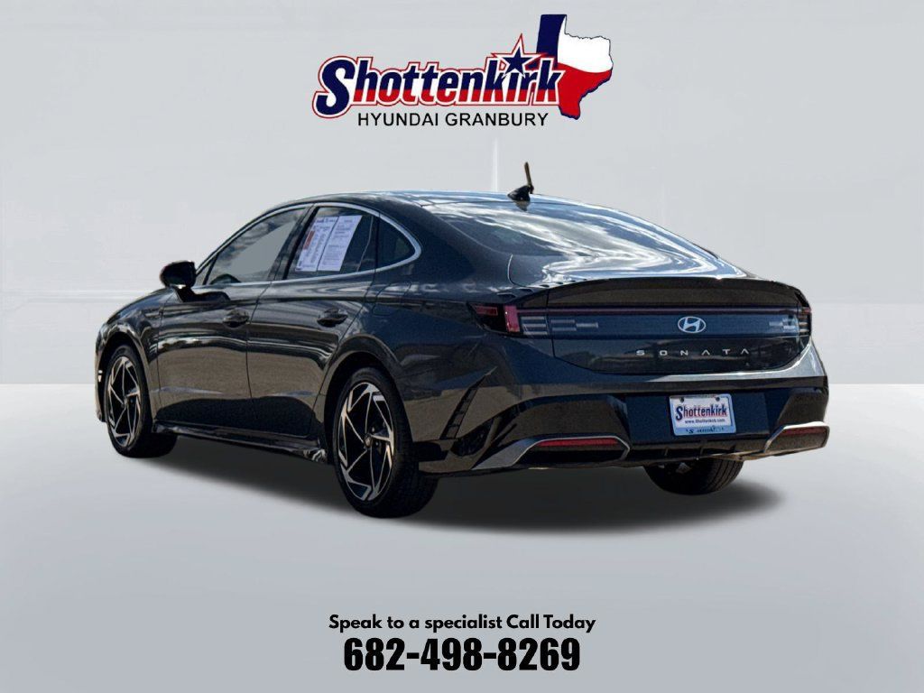 Used 2024 Hyundai Sonata SEL w/ Convenience Package FWD image 8