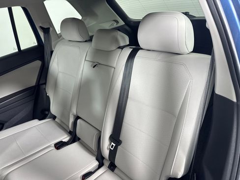 Used 2020 Volkswagen Tiguan SE w/ Panoramic Sunroof Package image 23