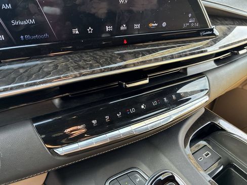 Used 2023 Cadillac Escalade Premium Luxury w/ Performance Package AWD/4WD image 17