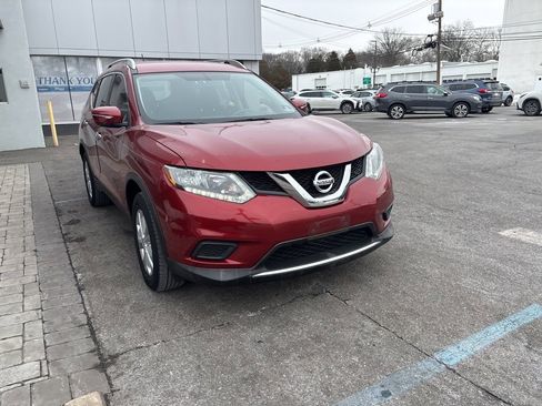Used 2015 Nissan Rogue SV image 2