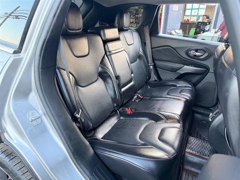 Used 2019 Jeep Cherokee Limited AWD/4WD image 19