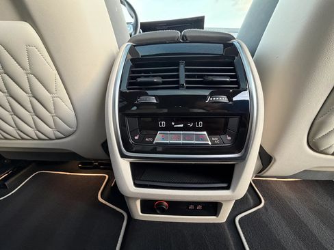 Used 2024 BMW ALPINA XB7 AWD/4WD image 37