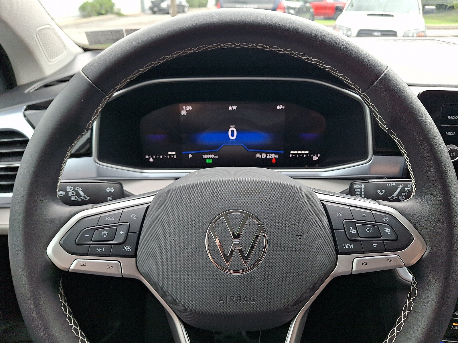 Used 2025 Volkswagen Taos SE FWD image 18