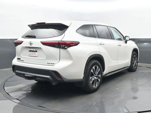 Used 2021 Toyota Highlander XLE image 6