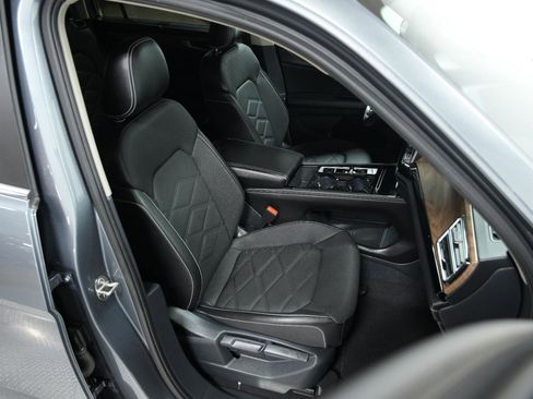 Used 2024 Volkswagen Atlas SE image 18