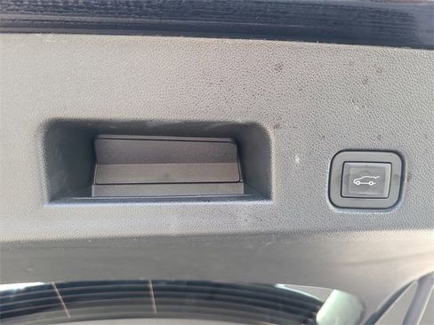 Used 2024 GMC Acadia Elevation image 12