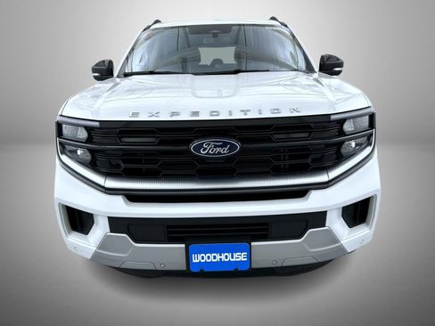 Used 2025 Ford Expedition Platinum AWD/4WD image 2