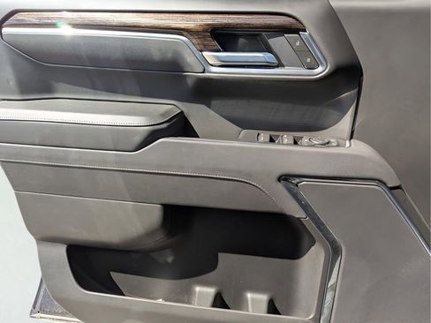 New 2025 GMC Sierra 1500 Elevation image 11