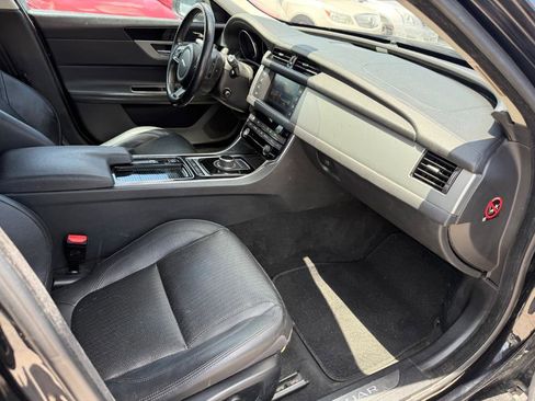 Used 2017 Jaguar XF Prestige image 15