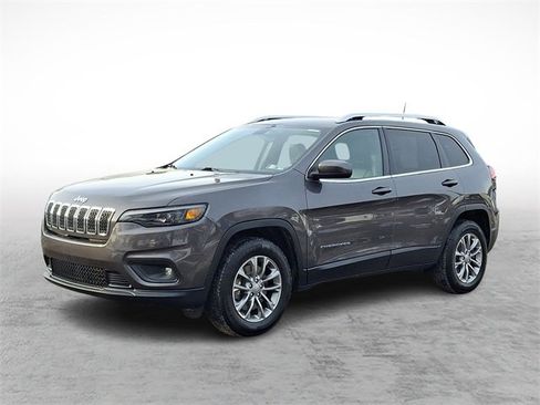 Used 2019 Jeep Cherokee Latitude Plus w/ Cold Weather Group image 3