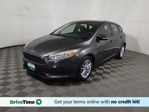 Used 2017 Ford Focus SE FWD image 1