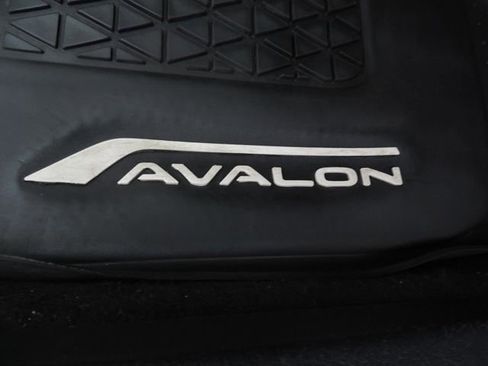 Used 2020 Toyota Avalon XLE image 19