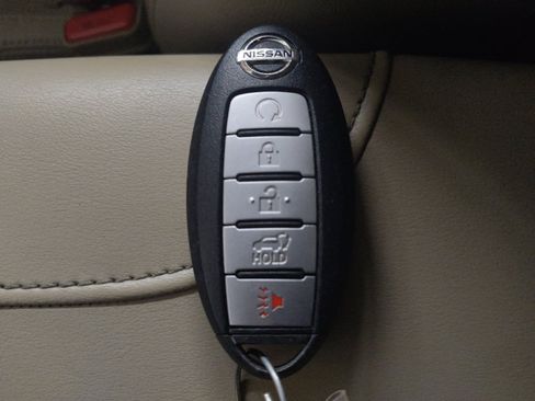 Used 2018 Nissan Rogue SL w/ Premium Package image 32