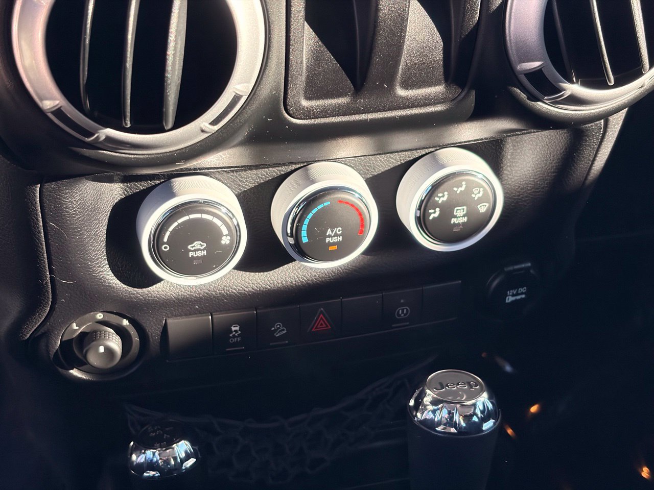Used 2014 Jeep Wrangler Rubicon w/ Power Convenience Group AWD/4WD image 21