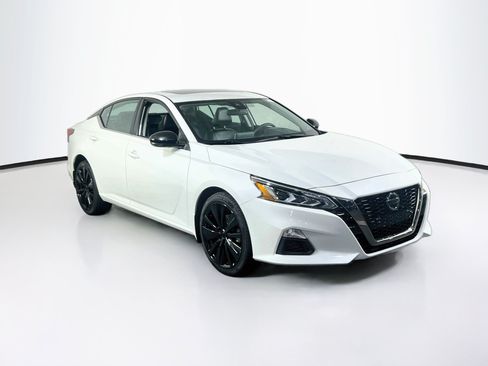 Used 2021 Nissan Altima 2.5 SR w/ SR Premium Package AWD/4WD image 3