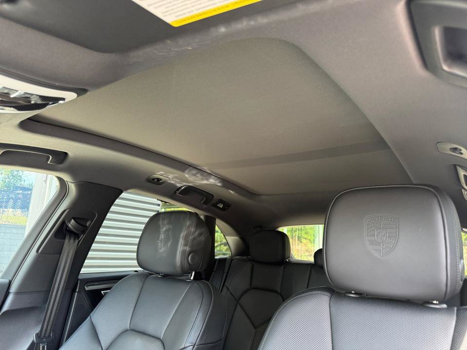 Certified 2026 Porsche Macan AWD/4WD image 19
