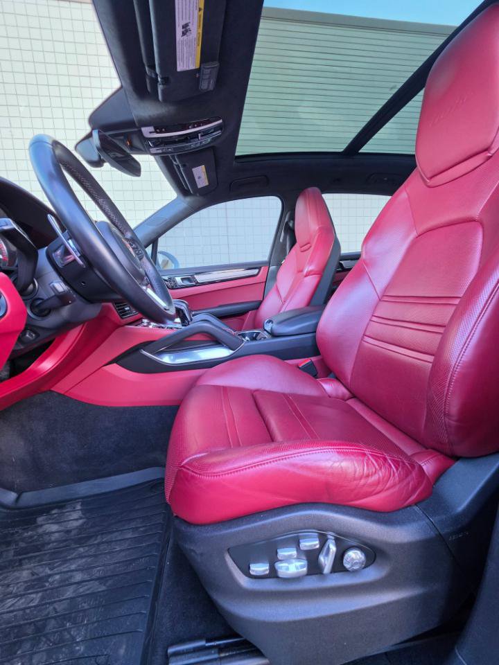 Used 2019 Porsche Cayenne Turbo AWD/4WD image 9