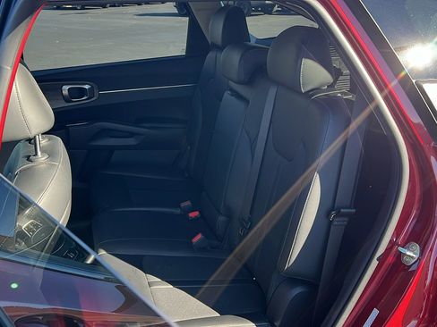 Used 2022 Kia Sorento S image 27