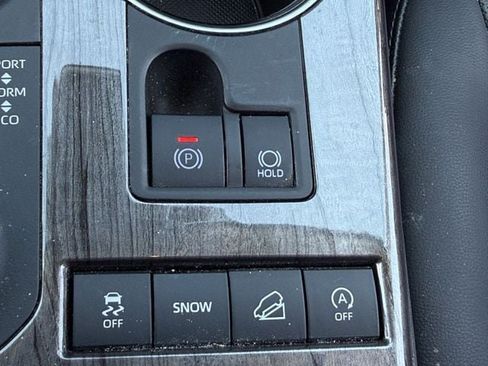 Used 2021 Toyota Highlander Limited AWD/4WD image 22