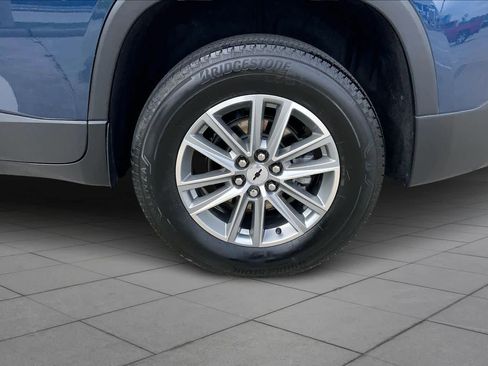 Used 2023 Chevrolet Traverse LT image 11